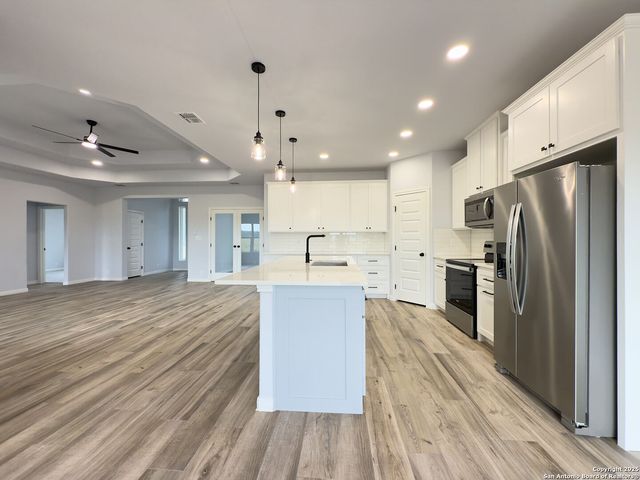 105 Merion Ln, La Vernia, TX 78121