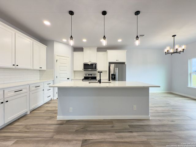 105 Merion Ln, La Vernia, TX 78121