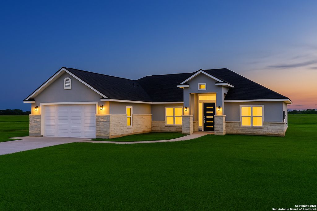 105 Merion Ln, La Vernia, TX 78121