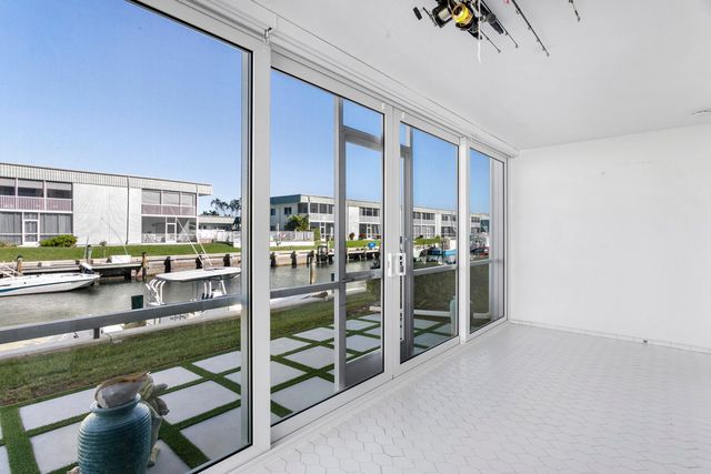 117 Lehane Terrace 101, North Palm Beach, FL 33408