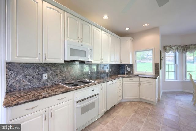2246 SPANGLER CIR, York, PA 17406