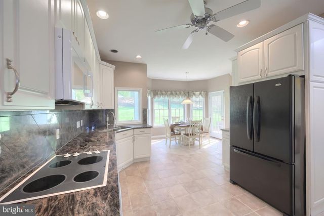 2246 SPANGLER CIR, York, PA 17406