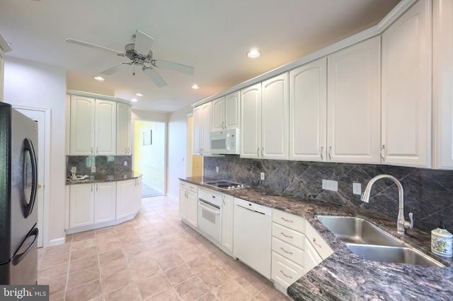 2246 SPANGLER CIR, York, PA 17406