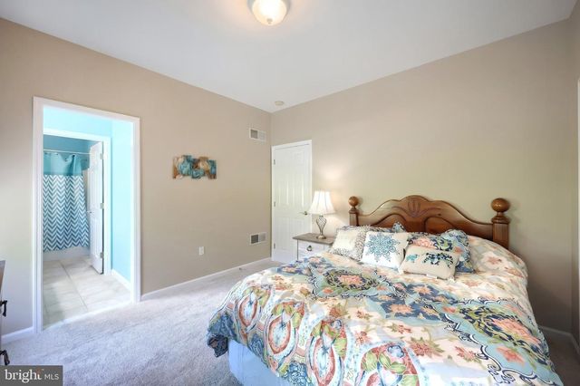 2246 SPANGLER CIR, York, PA 17406