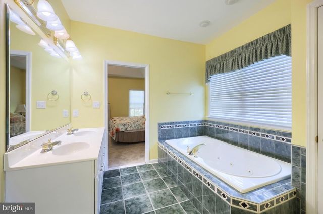 2246 SPANGLER CIR, York, PA 17406