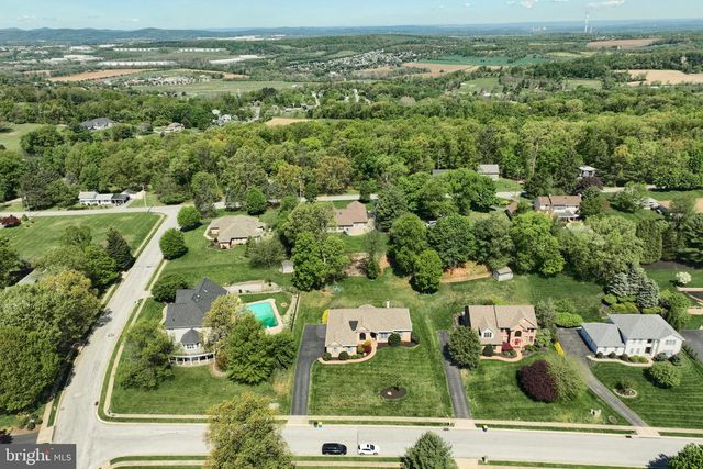 2246 SPANGLER CIR, York, PA 17406
