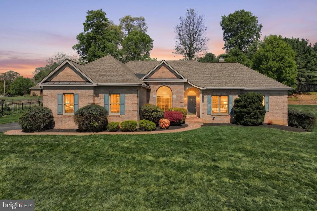 2246 SPANGLER CIR, York, PA 17406