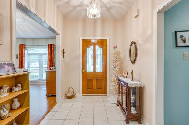 6100 Autumn Breeze Circle, Fort Worth, TX 76140