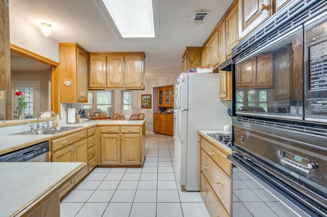 6100 Autumn Breeze Circle, Fort Worth, TX 76140