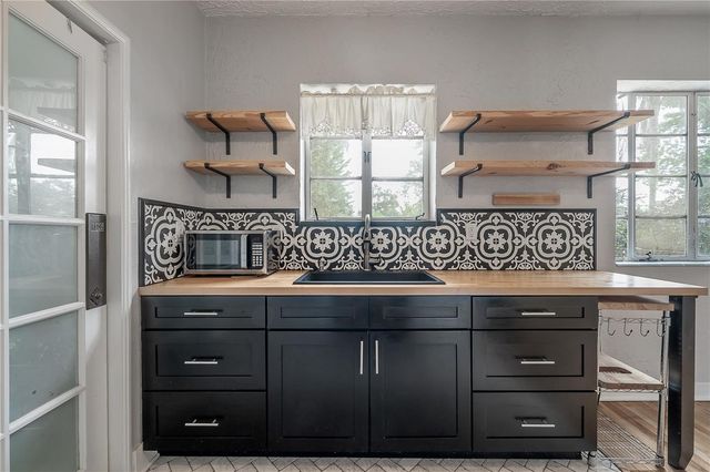 325 W RIO VISTA COURT, Tampa, FL 33604