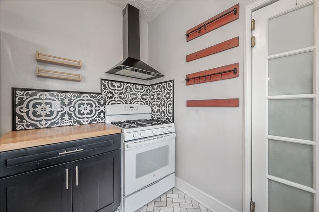 325 W RIO VISTA COURT, Tampa, FL 33604