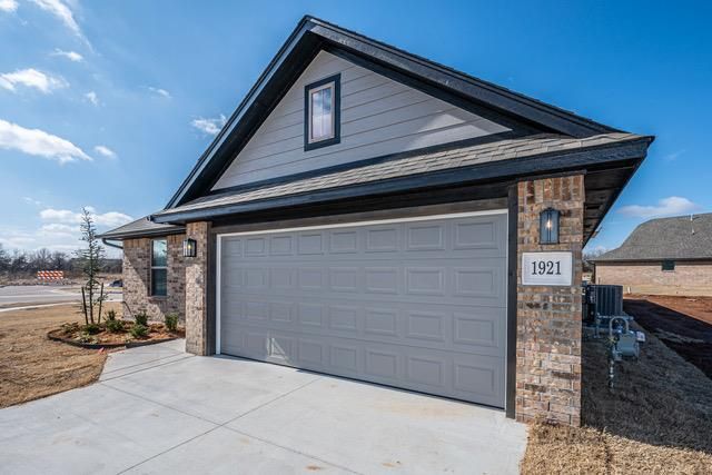 1921 Sage Valley Terrace, Yukon, OK 73099