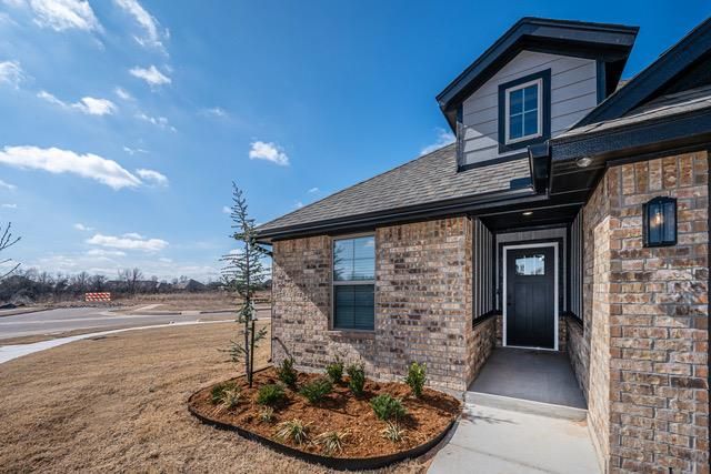 1921 Sage Valley Terrace, Yukon, OK 73099