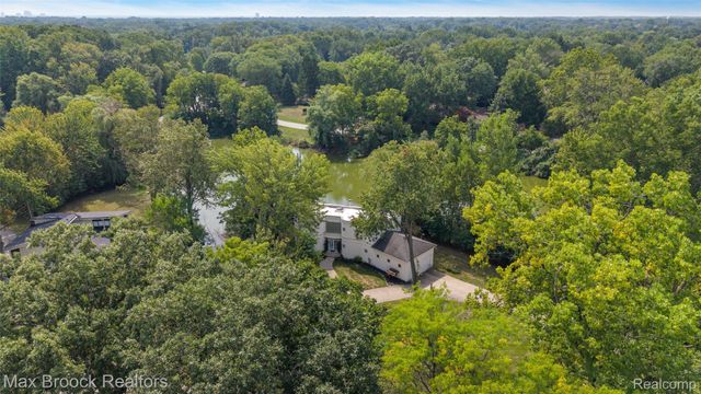 4845 Bryn Mawr Drive, Bloomfield Charter Township, MI 48301