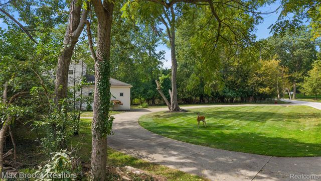 4845 Bryn Mawr Drive, Bloomfield Charter Township, MI 48301