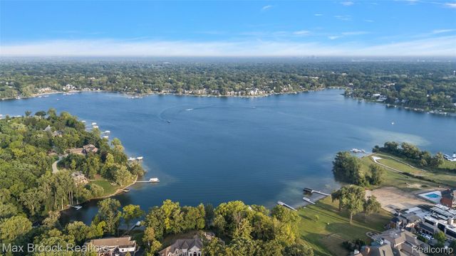 4845 Bryn Mawr Drive, Bloomfield Charter Township, MI 48301