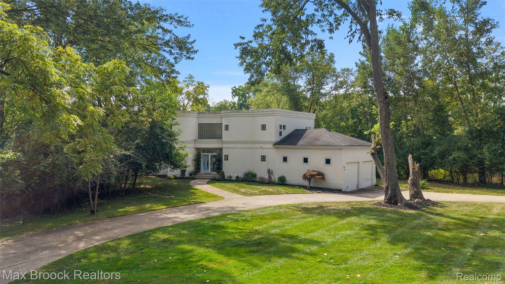 4845 Bryn Mawr Drive, Bloomfield Charter Township, MI 48301