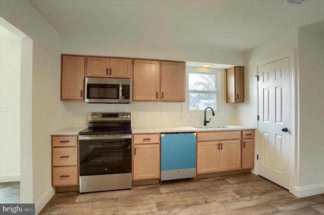 5708 OAK AVE, Harrisburg, PA 17112