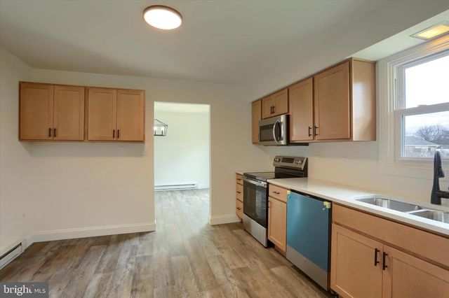 5708 OAK AVE, Harrisburg, PA 17112