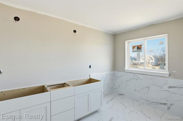 50605 Mistwood Drive, Macomb, MI 48042