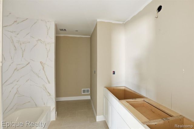 50605 Mistwood Drive, Macomb, MI 48042