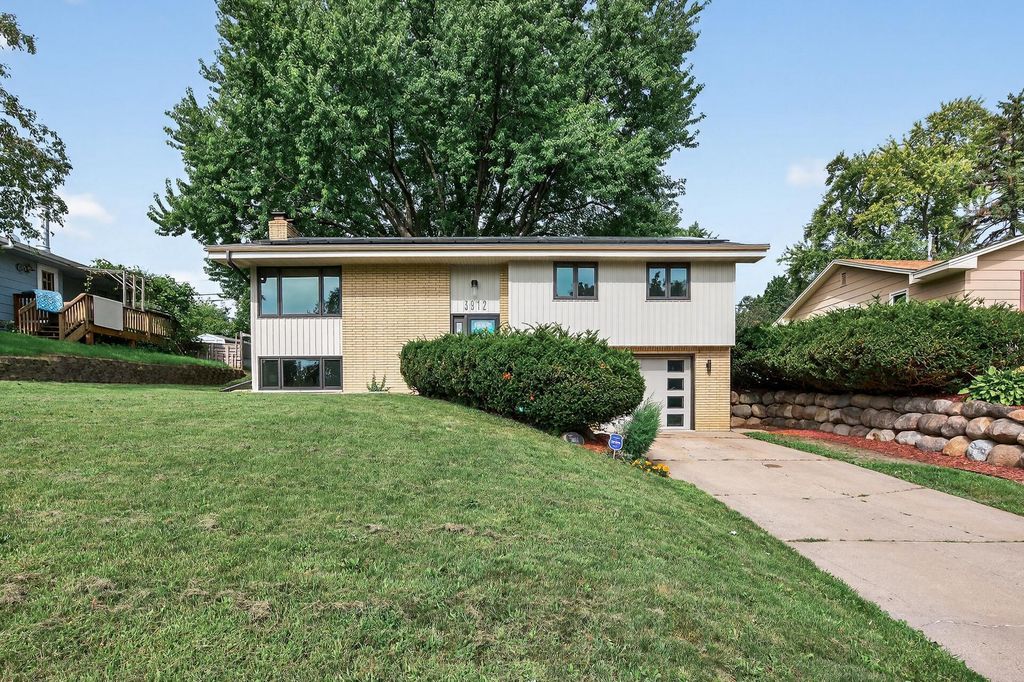 3912 Cleveland Street NE, Columbia Heights, MN 55421