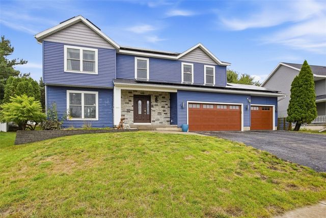 7925 Foxfield Dr NE, Cedar Rapids, IA 52402