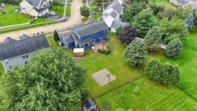 7925 Foxfield Dr NE, Cedar Rapids, IA 52402