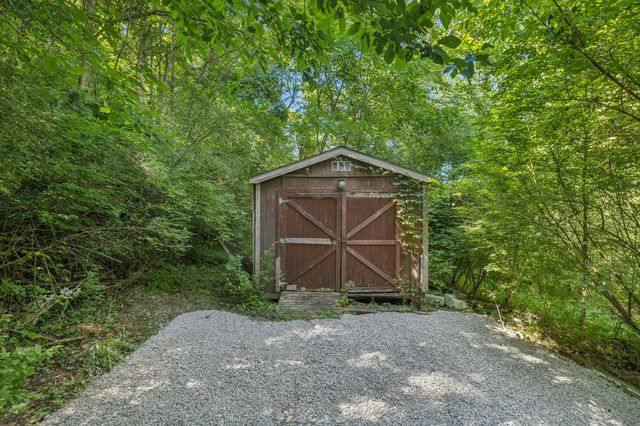 1016 Rustic Hills Dr, Ashland City, TN 37015