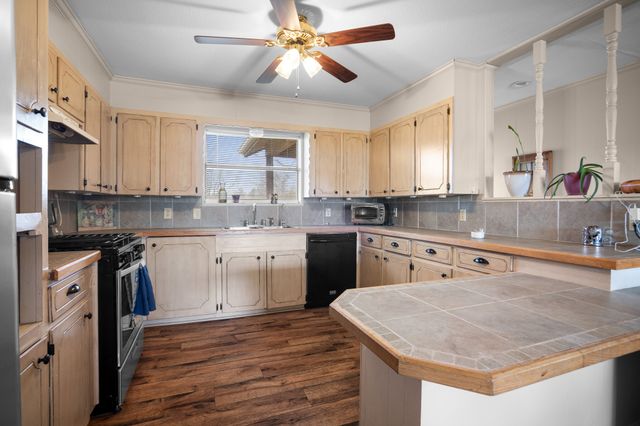 101 Taylor Street, Como, TX 75431