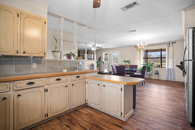 101 Taylor Street, Como, TX 75431