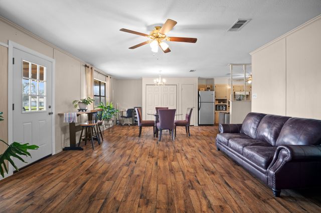 101 Taylor Street, Como, TX 75431