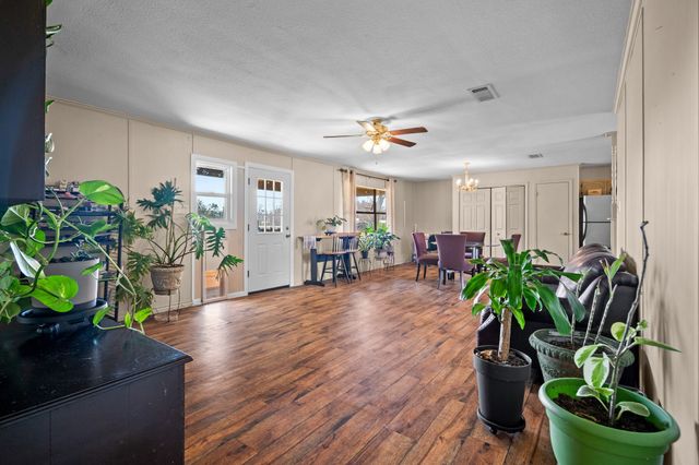 101 Taylor Street, Como, TX 75431