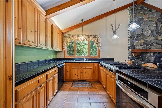 13216 Dogwood Ln, Grass Valley, CA 95945