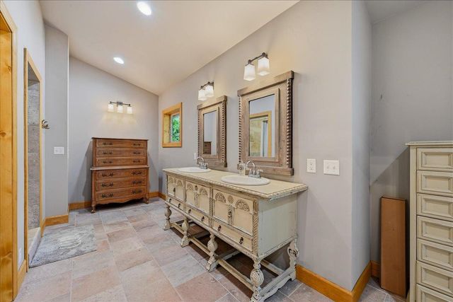 13216 Dogwood Ln, Grass Valley, CA 95945