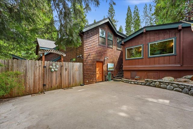 13216 Dogwood Ln, Grass Valley, CA 95945