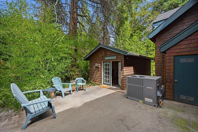 13216 Dogwood Ln, Grass Valley, CA 95945