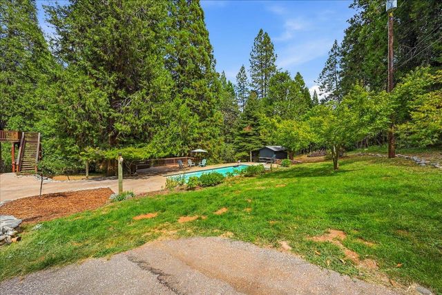 13216 Dogwood Ln, Grass Valley, CA 95945