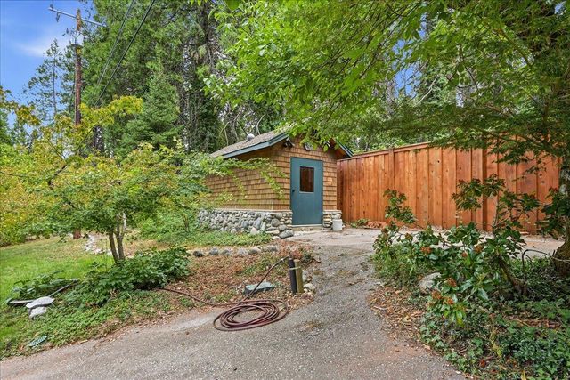 13216 Dogwood Ln, Grass Valley, CA 95945