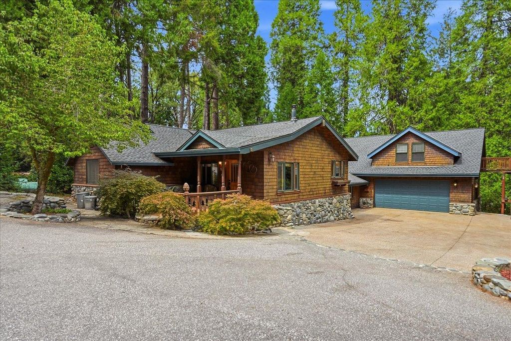 13216 Dogwood Ln, Grass Valley, CA 95945