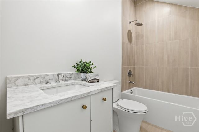 104 Pearl Street, Savannah, GA 31405