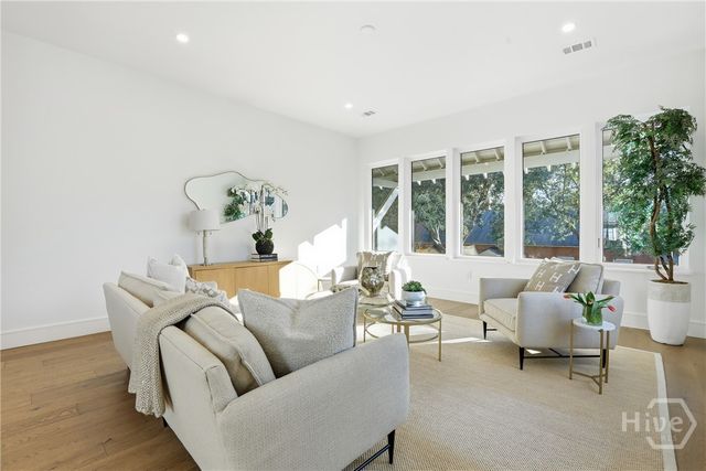 104 Pearl Street, Savannah, GA 31405