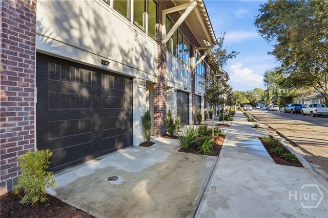 104 Pearl Street, Savannah, GA 31405