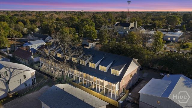 104 Pearl Street, Savannah, GA 31405