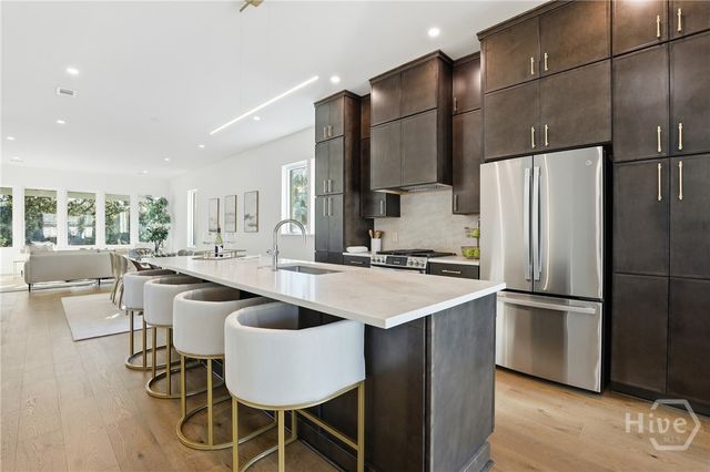 104 Pearl Street, Savannah, GA 31405