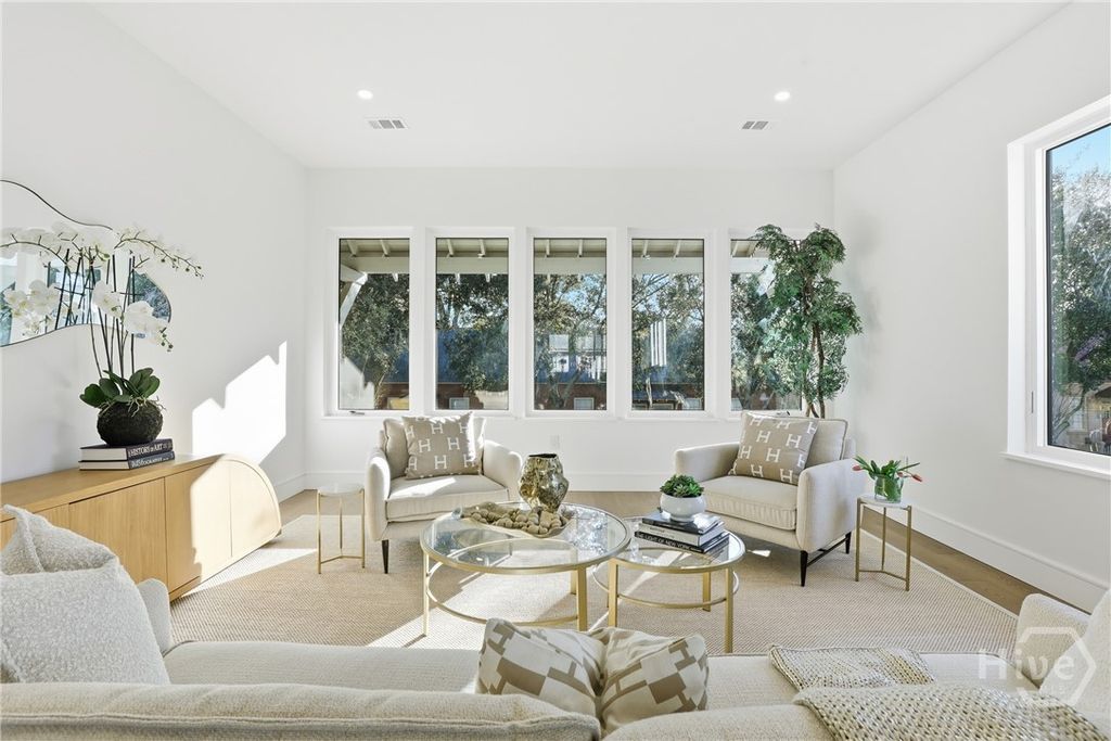 104 Pearl Street, Savannah, GA 31405