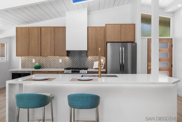 5556 Baja Dr, San Diego, CA 92115