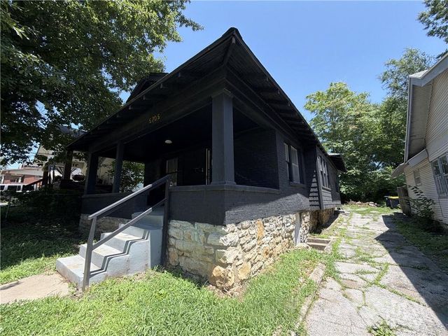 5705 Park Avenue, Kansas City, MO 64130