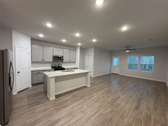 56 Valiant Ridge Trail, Magnolia, TX 77354