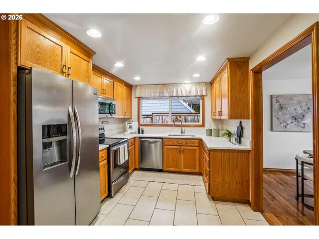 13825 Sw HART Rd, Beaverton, OR 97008